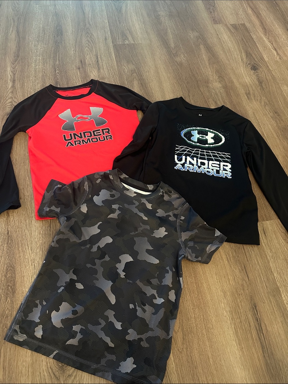 Under Armour Kids Long Sleeve & Tee Set - Red, Black, Gray Camo